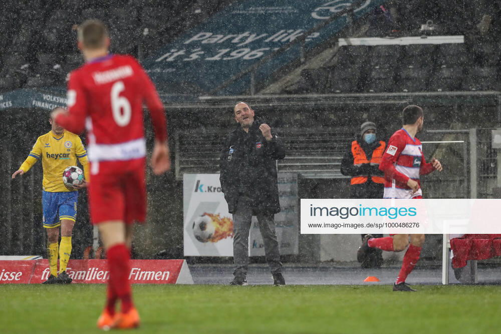 Coach Frank Schmidt FC Heidenheim 2 Football Bundesliga Season 2020 2021 Punktspiel Eintracht Braunschweig vs FC Heidenheim at Eintracht Stadium in Braunschweig Football,Man,Men,Germany