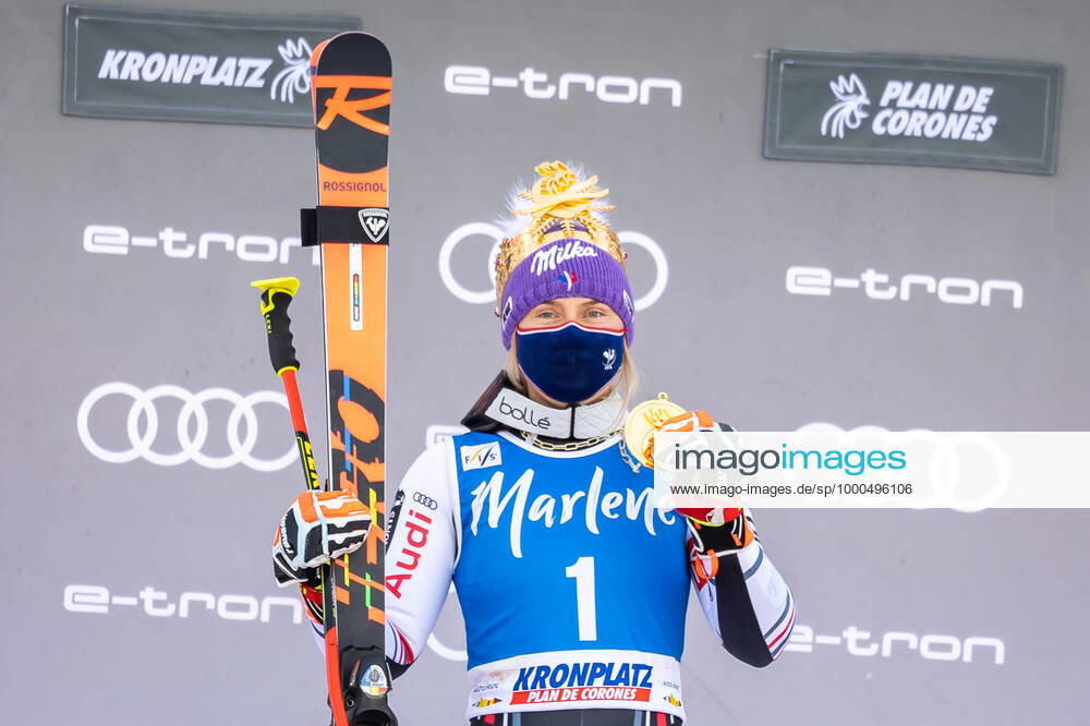 Giant Slalom Ladies Kronplatz 26 01 2021, Erta, Kronplatz, ITA, FIS Alpine Ski World Cup, Giant Slalom, Ladies, Award Ceremony, in picture Tessa Worley FRA, 1 place winner Tessa Worley of France during Winner Award Ceremony of ladies Giant Slalom of FIS Alpine Ski World Cup Erta in Kronplatz, Italy on 2021 01 26 Kronplatz South Tyrol Italy