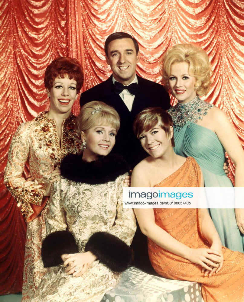 GIRLFRIENDS AND NABORS, Carol Burnett, Jim Nabors, Debbie Reynolds, Vicki Carr, Mary Costa, 1968 Courtesy Everett Collection !ACHTUNG AUFNAHMEDATUM GESCHÄTZT! PUBLICATIONXNOTxINxCANxCHNxFRAxITAxJPNxNORxPOLxRUSxESPxUKxUSA