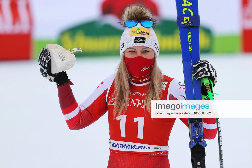 KW05 ALPINE SKIING - FIS WC Garmisch-Partenkirchen GARMISCH-PARTENKIRCHEN,GERMANY,01.FEB.21 - ALPINE SKIING - FIS World Cup, Super G, ladies, award ceremony. Image shows the rejoicing of Tamara Tippler (AUT). GEPAxpictures xThomasxBachun