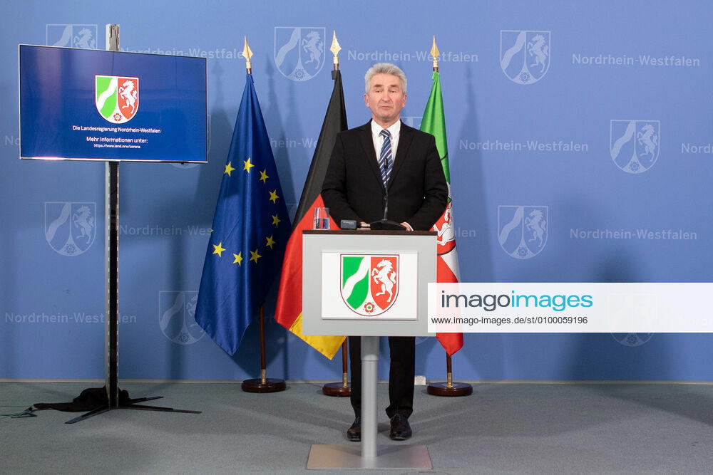 Andreas Pinkwart FDP , Minister of Economics of North Rhine-Westphalia, speaks at a press conference The state government reports on the current situation and the measures taken by the state government in the context of the Corona Pandemic xx