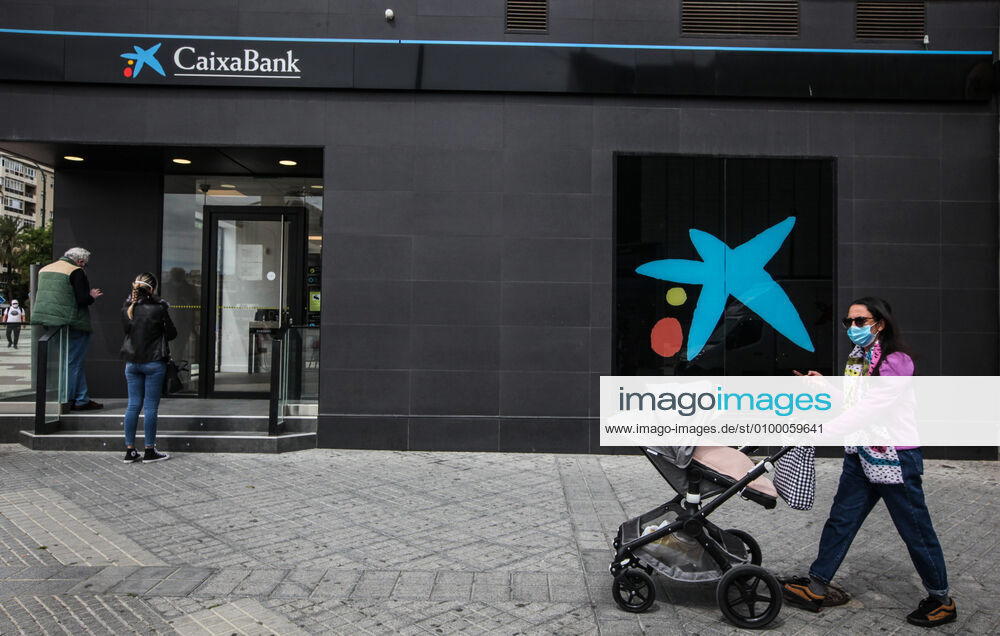 27 April 2020 (Malaga) second day of leave for children from 0 to 14 years accompanied by an adult measure of the Spanish government due to the crisis of the coronavirus - ZUMAc161 20200427_zap_c161_079