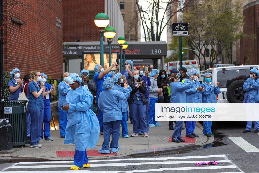 Health professionals are honored by residents and firefighters outside a Manhattan hospital in New York City during the Coronavirus COVID-19 pandemic in the United States. New York USA - ZUMAc233 20200427_zsp_c233_007
