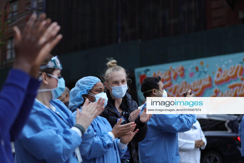 Health professionals are honored by residents and firefighters outside a Manhattan hospital in New York City during the Coronavirus COVID-19 pandemic in the United States. New York USA - ZUMAc233 20200427_zsp_c233_017