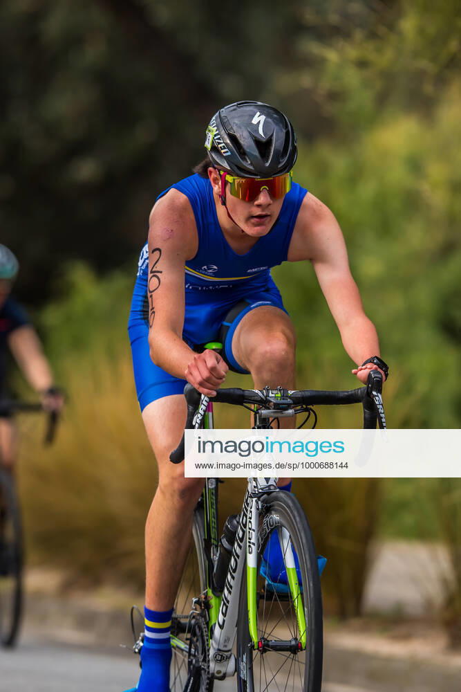 Para-triathlete, Jack Howell riding in a bike stage during the 2XU Triathlon Series 2021, Race 2 at Sandrigham Beach. Melbourne Australia - ZUMAs197 20210131_zab_s197_055