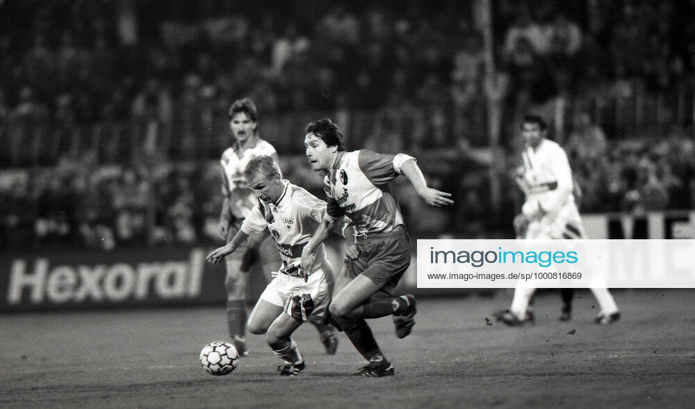 06 11 93 SC Freiburg VfB Stuttgart Germany, Freiburg, 06 11 1993, Football, Bundesliga, Season 1993 1994, SC Freiburg VfB Stuttgart 2 1 v l Axel Kruse VfB Stuttgart , Thomas Schmidt SC Freiburg