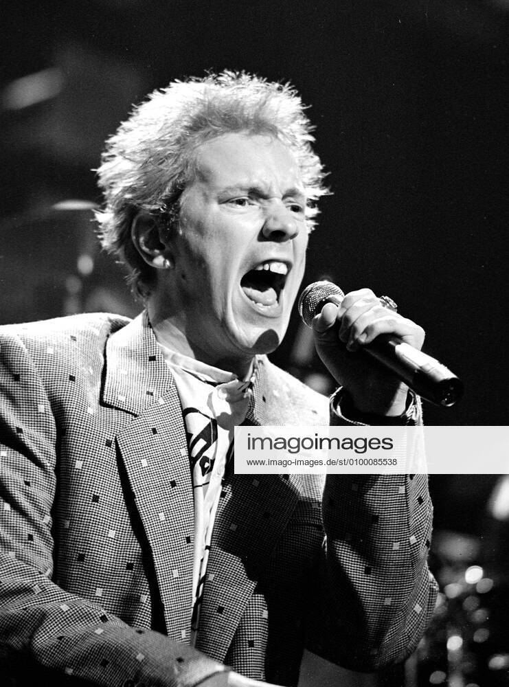 Johnny Rotten Of The Sex Pistols Performing on The TV Show In Person At The Palace , Los Angeles, CA, United States, 1984 (Johnny Rotten_Sex Pistols 3) Photo by: Ron Wolfson Courtesy Everett Collection For usage credit please use; !ACHTUNG AUFNAHMEDATUM GESCHÃ„TZT! PUBLICATIONXNOTxINxCANxCHNxFRAxITAxJPNxNORxPOLxRUSxESPxUKxUSA