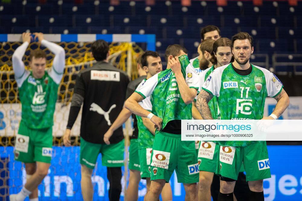 Handball Berlin 21 02 2021 Season 2020 2021 1 Bundesliga HBL foxes Berlin Rhein Neckar Löwen foxes lose and are dejectedly disappointed Johan Koch foxes Berlin, No 77 front and others
