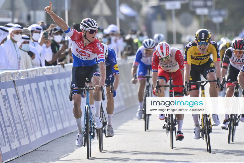 KW07 Photo LaPresse - Fabio Ferrari February 21, 2021 Abu Dhabi (United Arab Emirates) Cycling UAE Tour 2021 -ADNOC STAGE- Stage 1 - From Al Dhafra Castle at Al Mirfa - 109,3 miles In the pic: VAN DER POEL Mathieu(NED)(ALPECIN-FENIX) winner of race on left