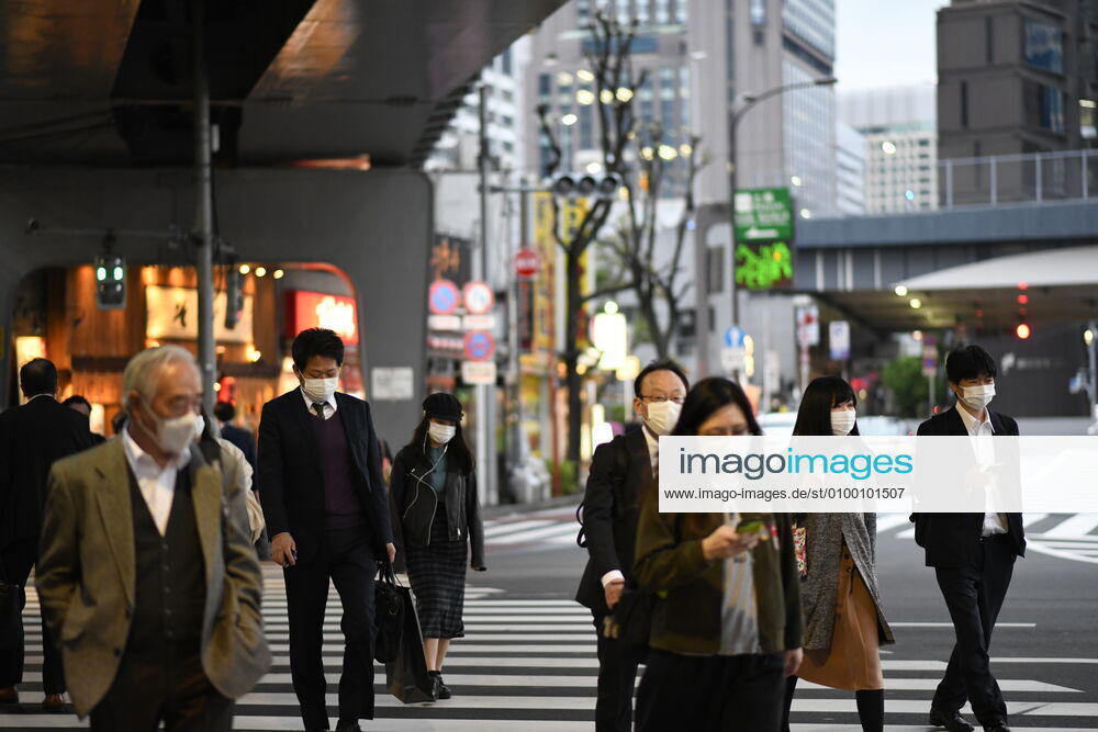 Commuters wearing face masks heading back home after work in Tokyo s financial district amid concerns of the COVID-19 coronavirus outbreak on Tuesday, April 28, 2020. Japanese Prime Minister Shinzo Abe declared a nationwide State of Emergency last week urging people to stay home to prevent the spread of the coronavirus throughout the country. (Photo: Richard Atrero de Guzman AFLO) (125786520)