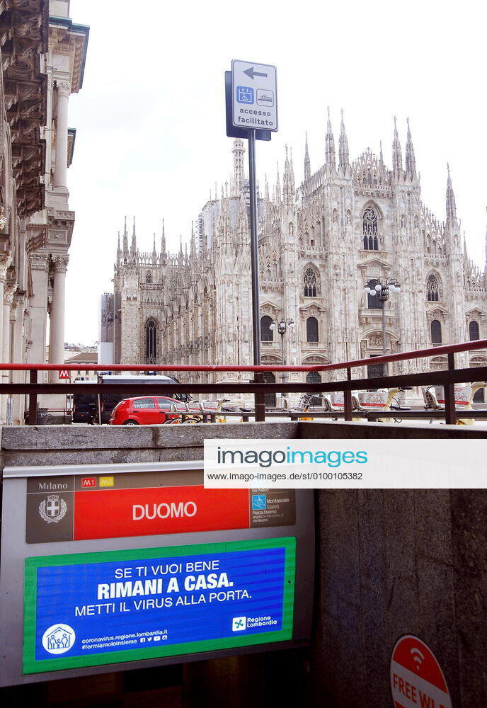 Milan, coronavirus emergency, luminous screens with tips to counteract the coronavirus at the metro exits in Piazza Duomo (Maurizio Maule Fotogramma, Milan - 2020-04-28) p.s. la foto e utilizzabile nel rispetto del contesto in cui e stata scattata, e senza intento diffamatorio del decoro delle persone rappresentate