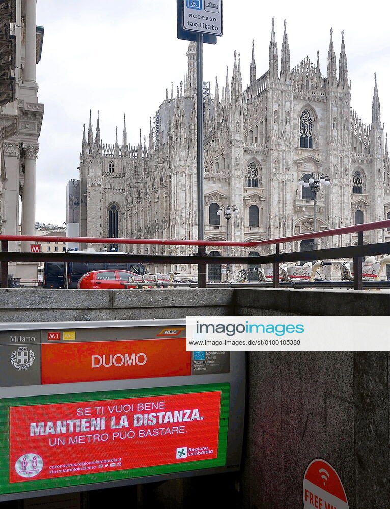 Milan, coronavirus emergency, luminous screens with tips to counteract the coronavirus at the metro exits in Piazza Duomo (Maurizio Maule Fotogramma, Milan - 2020-04-28) p.s. la foto e utilizzabile nel rispetto del contesto in cui e stata scattata, e senza intento diffamatorio del decoro delle persone rappresentate