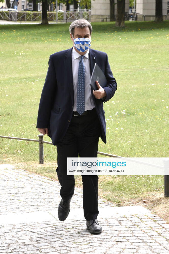 Markus Söder on his way to press conference on the current situation during the Corona Pandemic at the Prinz Carl Palais Munich, 28 04 2020 Foto:xS.xFuturexImage