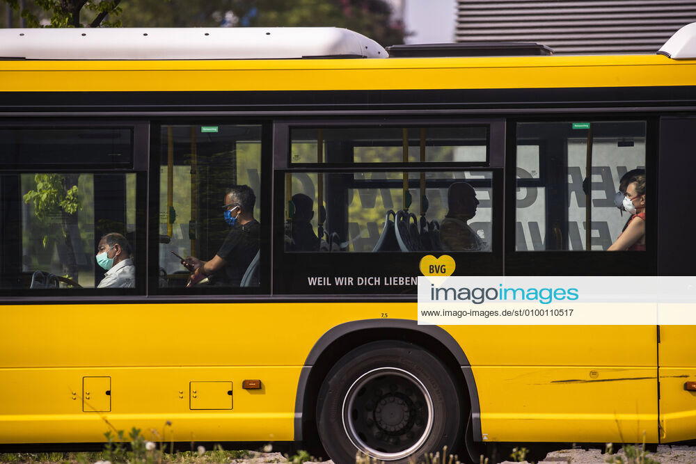 Passengers wearing a face mask on public transport in Berlin on 28 April 2020 Since yesterday, it is mandatory to wear a protection for nose and mouth on trains, trams and buses Starting tomorrow, the obligation also applies to the retail trade Coronavirus in Berlin