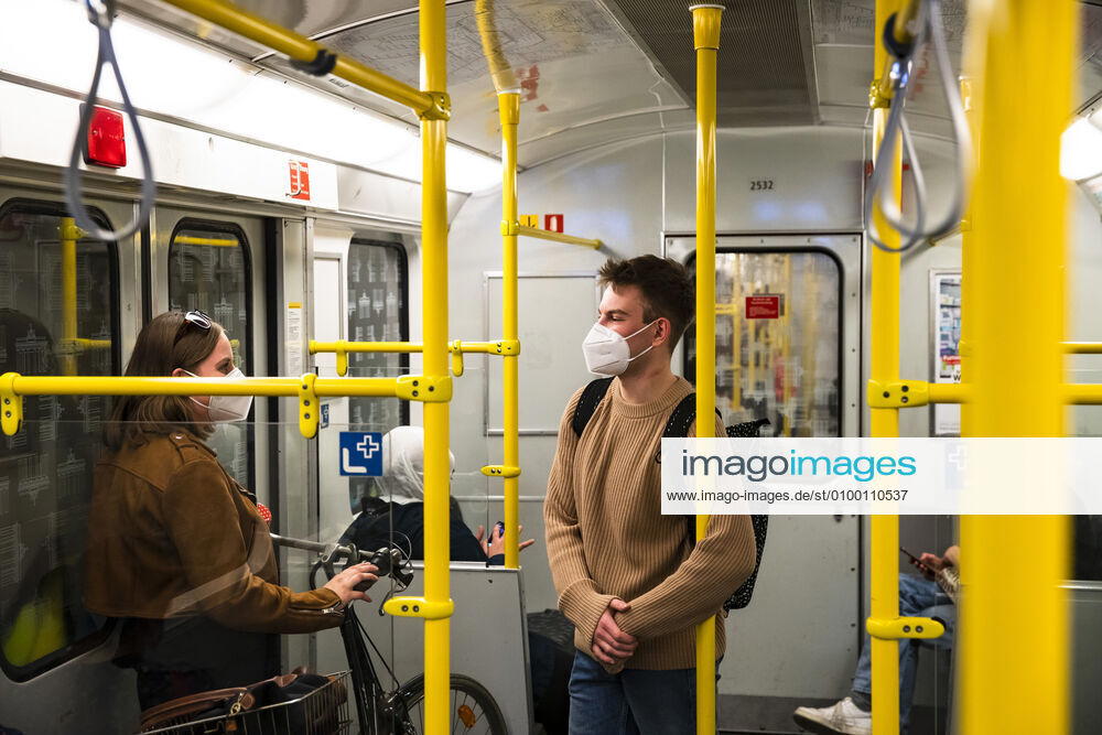 Passengers wearing a face mask on public transport in Berlin on 28 April 2020 Since yesterday, it is mandatory to wear a protection for nose and mouth on trains, trams and buses Starting tomorrow, the obligation also applies to the retail trade Coronavirus in Berlin