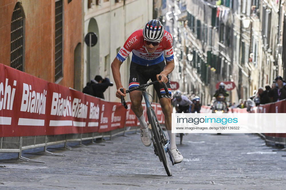 KW09 Photo LaPresse - Marco Alpozzi March, 06 2021 Siena (Italy) Cycling 15th Strade Bianche 2021 - Men s race - from Siena to Siena - 184 km (114,3 miles) In the pic: Mathieu van der Poel (Ned) Alpecin-Fenix