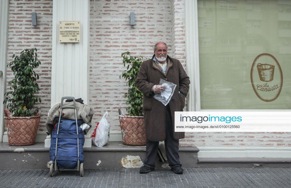 28 April 2020 (Malaga) homeless and homeless people are living on the streets because of the Coronavirus crisis in Malaga in extreme poverty - ZUMAc161 20200428_zap_c161_056