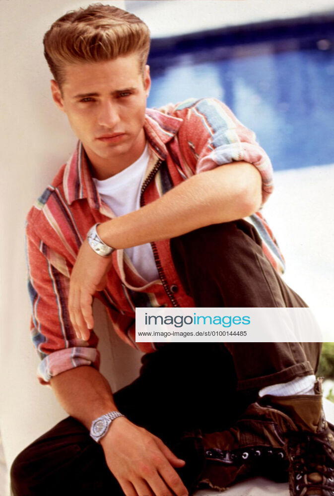 BEVERLY HILLS, 90210, 1990-2000, Jason Priestley, 1992 Courtesy Everett Collection !ACHTUNG AUFNAHMEDATUM GESCHÃ„TZT! PUBLICATIONXNOTxINxCANxCHNxFRAxITAxJPNxNORxPOLxRUSxESPxUKxUSA