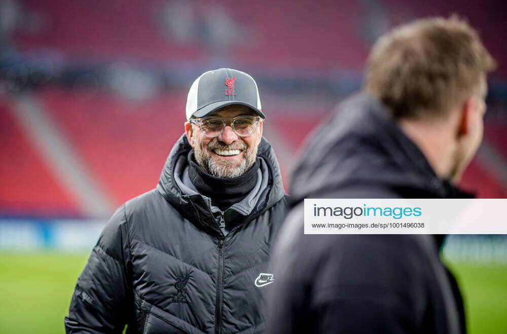 Liverpool coach Juergen Klopp and Leipzig coach Julian Nagelsmann stand together and talk UEFA Champions League Round of 16, second leg FC Liverpool RB Leipzig 2 0 10 03 2021, Puskas Arena in Budapest Hungary FC Liverpool RB Leipzig