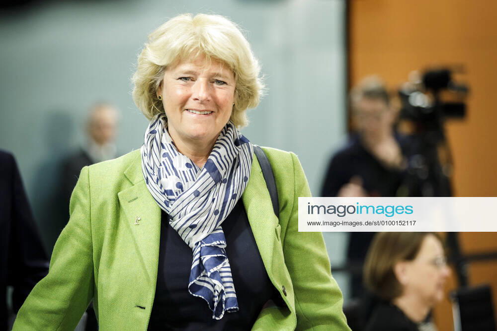 Minister of State for Culture Monika Gruetters, CDU, recorded before the start of a cabinet meeting in the Federal Chancellery Berlin, 29 04 2020 Berlin Germany