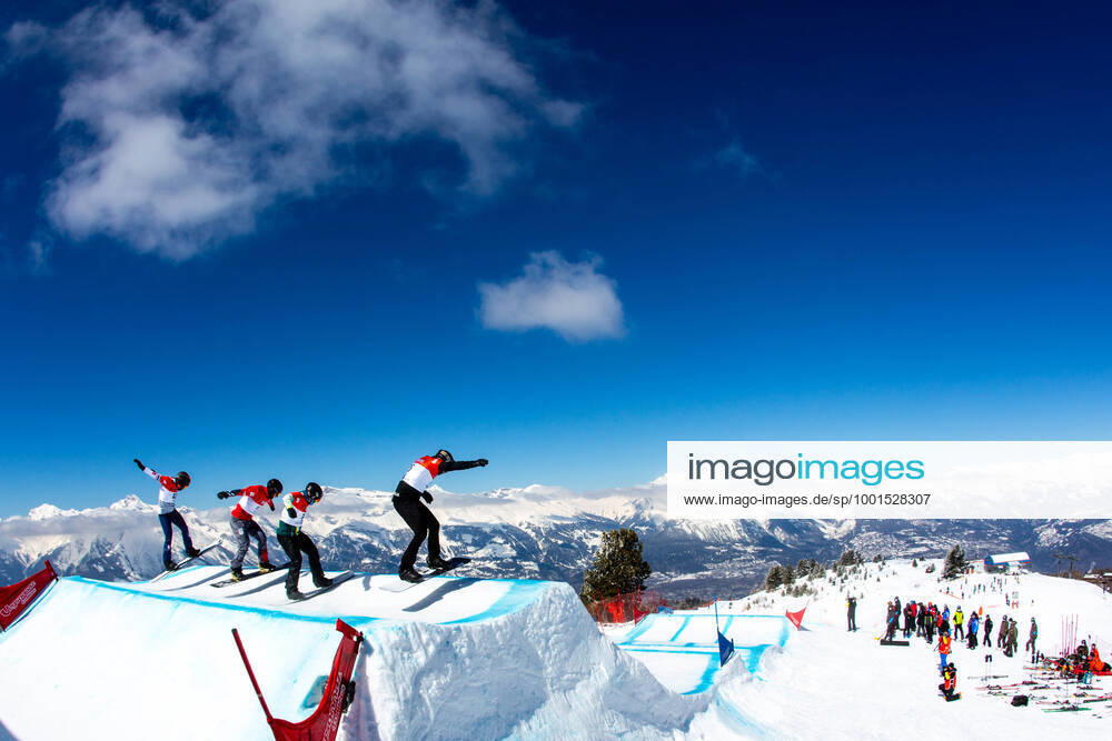 KW11 SNOWBOARDING - FIS WC Veysonnaz VEYSONNAZ,SWITZERLAND,20.MAR.21- SNOWBOARDING - FIS World Cup, snowboard cross, ladies, men. Image shows athletes and a general view of the course. GEPAxpictures Klansek