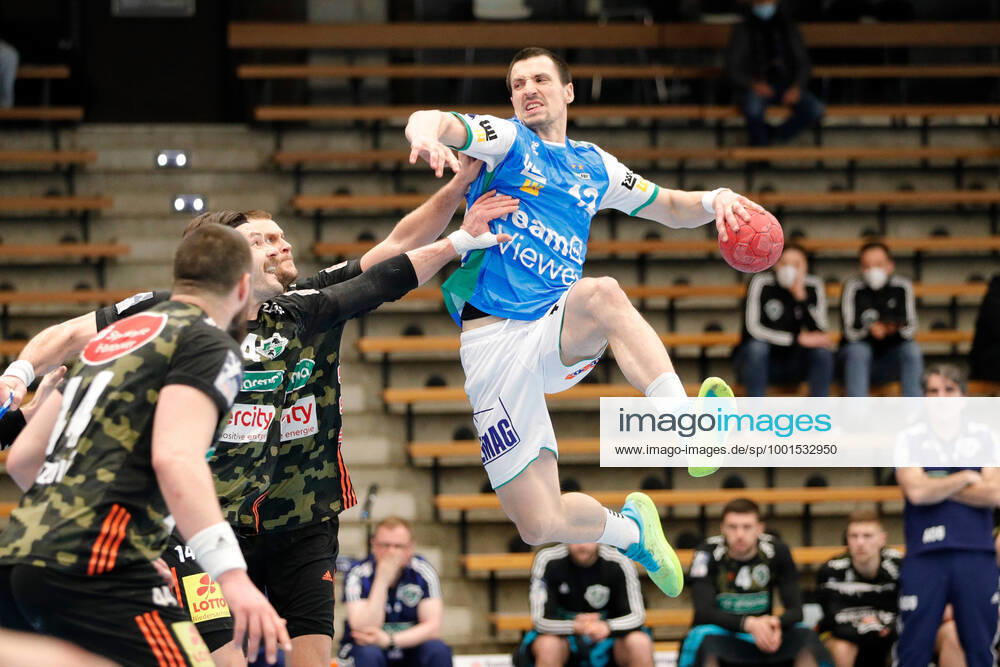 Göppingen , LIQUI MOLY HBL , Handball Bundesliga , Frisch Auf Göppingen vs TSV Hannover Burgdorf, from left Ilija Brozovic and Fabian Böhm Han Nemanja Zelenovic Göppi