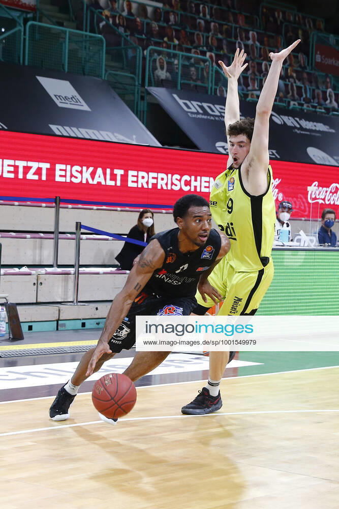 24 Matchday of the easyCredit BBL Basketball Bundesliga on 21 March 2021in the Oberfrankenhalle in Bayreuth Bavaria Germany Season 2020 2021 Medi Bayreuth vs NINERS Chemnitz Kay Bruhnke Medi Bayreuth 9 right Isiaha Mike NINERS Chemnitz 11 left
