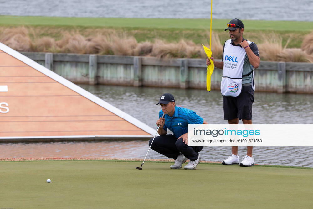 AUSTIN, TX - MARCH 24: Jordan Spieth lines up a birdie putt on hole 13 during round-robin play at the WGC-Dell Technologies Match Play Tournament on March 24, 2021, at Austin Country Club in Austin, TX. (Photo by David Buono Icon Sportswire) (Photo by David Buono Icon Sportswire) GOLF: MAR 24 PGA, Golf Herren - World Golf Championships-Dell Technologies Match Play Icon210324046