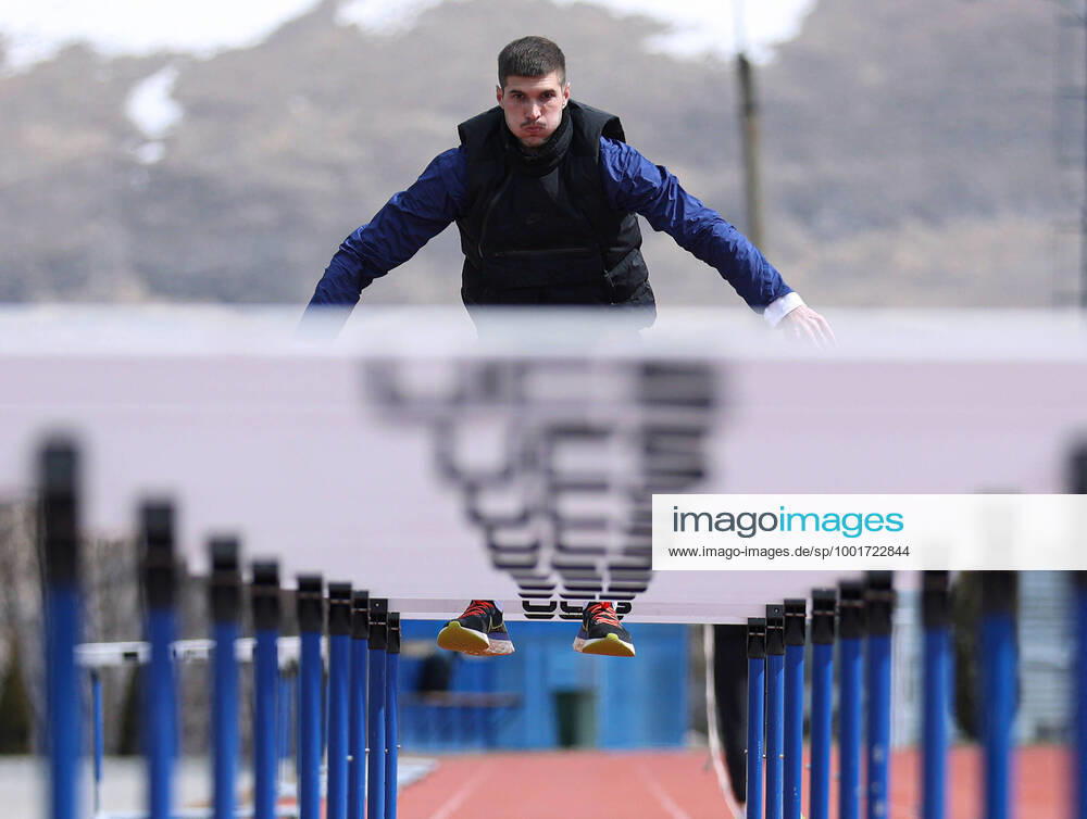 KW13 Bilder des Jahres 2021, Sport 03 MÃ¤rz KISLOVODSK, STAVROPOL TERRITORY, RUSSIA - MARCH 29, 2021: Russian high jumper Mikhail Akimenko practices at the Verkhnyaya Baza Upper Base sports training center. A silver medalist at the 2019 IAAF World Athletics Championships, Mikhail Akimenko is training to take part in the Tokyo 2020 Summer Olympic Games, Olympische Spiele, Olympia, OS Valery Sharifulin TASS TS0FAE64