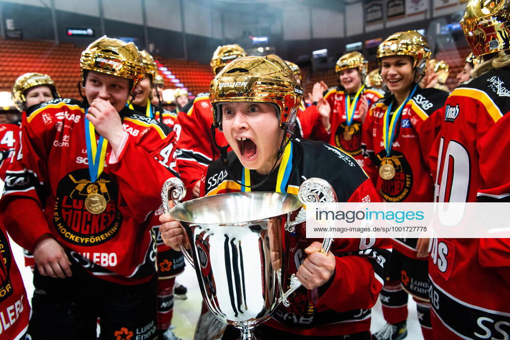 Luleas Jenni Hiirikoski cheers after final 3 in the SDHL playoffs between Lulea and Brynäs on March 29, 2021 in Lulea,