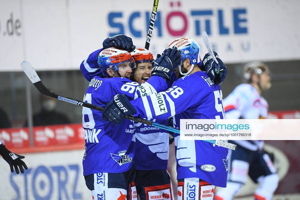 F l n r Tyson Spink Schwenninger Wild Wings Tylor Spink Schwenninger Wild Wings Christopher Fischer Schwenninger Wild Wings GER, Ice Hockey, DEL, Schwenninger Wild Wings Iserlohn Roosters, 30 03 2021 Villingen Schwenningen