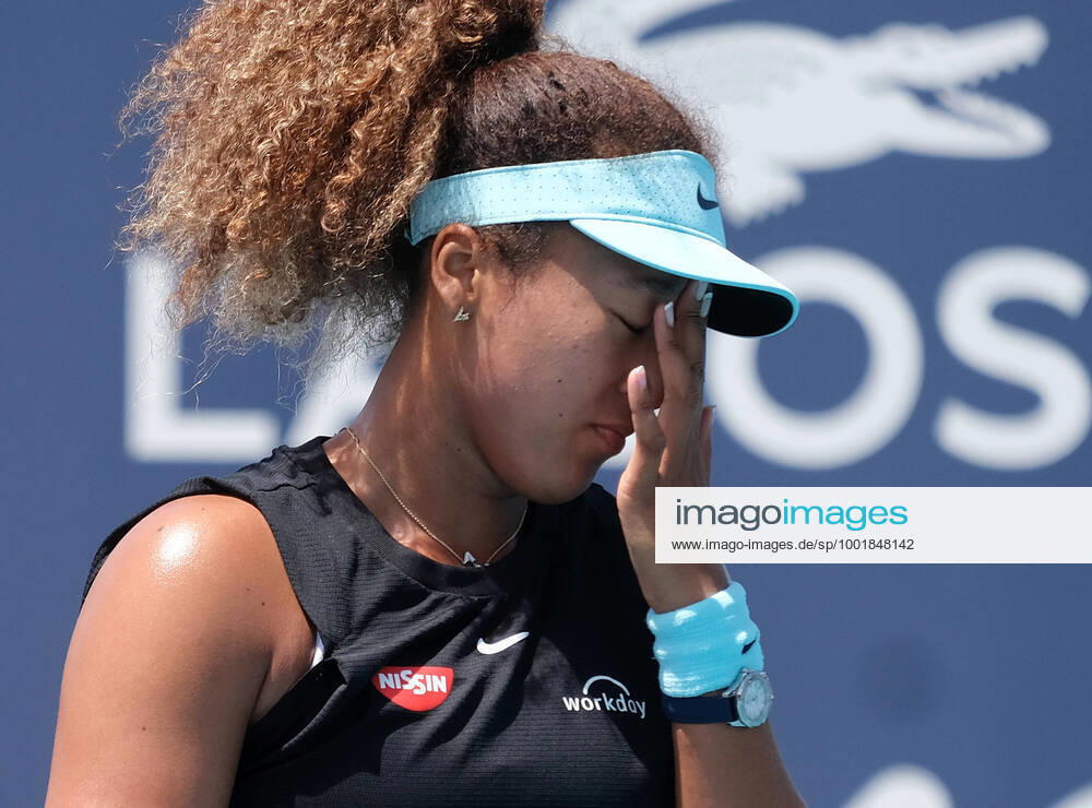 KW13 Bilder des Jahres 2021, Sport 03 März Naomi Osaka from Japan reacts after losing to Maria Sakkari from Greece in the quarter-finals at the Miami Open at Hard Rock Stadium in Miami Gardens, Florida on Wednesday, March 31, 2021. Sakkari defeated Osaka in straight sets to advance to the semi-finals. MIA20210331130 GARYxIxROTHSTEIN