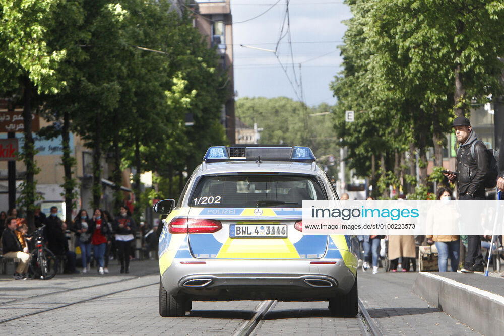 On the occasion of the Corona crisis, a police patrol of the state police of Baden Württemberg controls the observance of the contact prohibitions as well as minimum distances on the shopping street and pedestrian zone Planken in the city centre of Mannheim, Baden Württemberg, Germany, which has become highly frequented again after the reopening of the shops.