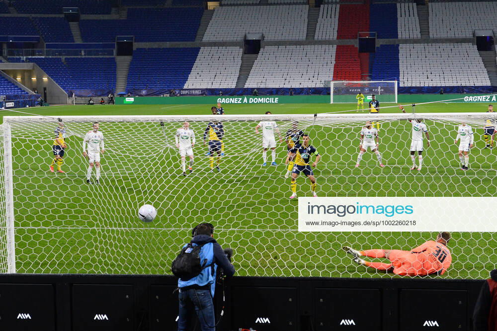 Julian Pollersbech (lyon) vs Wissam Ben Yedder (monaco) FOOTBALL : Olympique Lyonnais vs AS Monaco - 1 4 de finale de Coupe de France - 21 04 2021 FredericChambert Panoramic