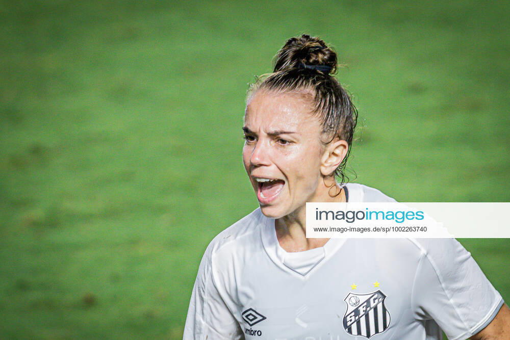 Santos x São Paulo SANTOS, SP - 21.04.2021: SANTOS X SÃO PAULO - Rita Bove in the match between Santos x São Paulo, valid for the 2nd round of the Brazilian Championship A1 Female 2021. The match takes place this Saturday night (21), at Estádio Urbano Caldeira, Vila Belmiro, in the city of Santos, in São Paul. (Photo: Van Campos Fotoarena) x2056348x VanxCampos