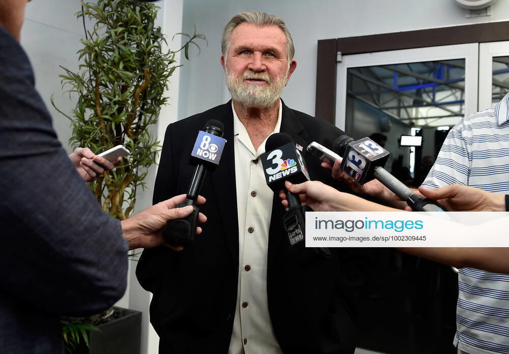 Las Vegas, Nevada, U.S. - Former NFL, American Football Herren, USA player and coach Mike Ditka speaks with the media before the Gridiron Greats Hall of Fame Induction dinner at the Silverton hotel-casino, June 3, 2016, in Las Vegas, Nevada Las Vegas USA - ZUMAbk3_ 20160603_zaf_bk3_004