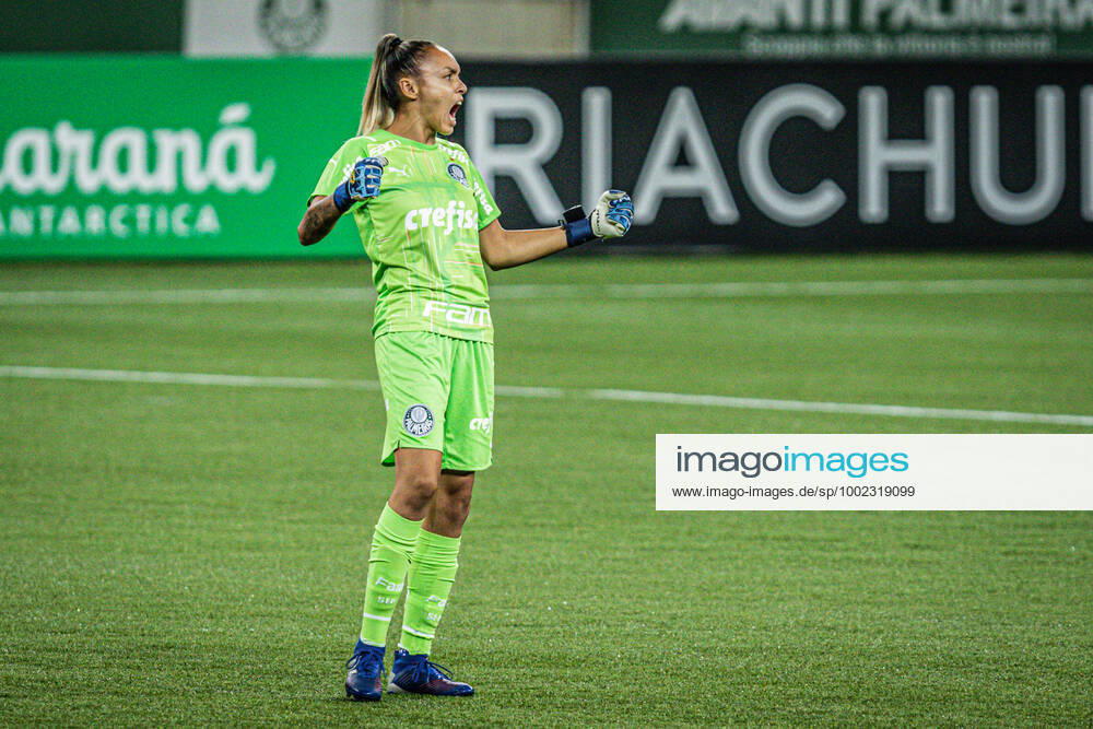 Palmeiras x Cruzeiro SÃO PAULO, SP - 24.04.2021: PALMEIRAS X CRUZEIRO - Taty amaro, goalkeeper of Palmeiras in the match between Palmeiras x Cruzeiro, valid for the 3rd round of the Brazilian Championship A1 Female 2021. The match takes place this Saturday night (24), at Allianz Paque, in the city of São Paulo. (Photo: Van Campos Fotoarena) x2057496x VanxCampos