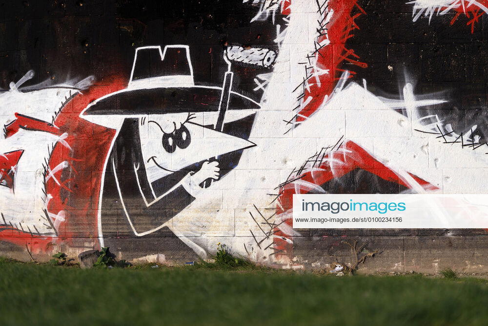 A grafitti with agents of the comic strip Spy Spy at a bridge in Deutz Cologne, 01 05 2020 Foto:xC.xFuturexImage