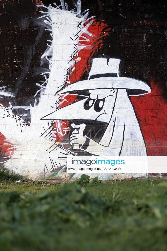 A grafitti with agents of the comic strip Spy Spy at a bridge in Deutz Cologne, 01 05 2020 Foto:xC.xFuturexImage