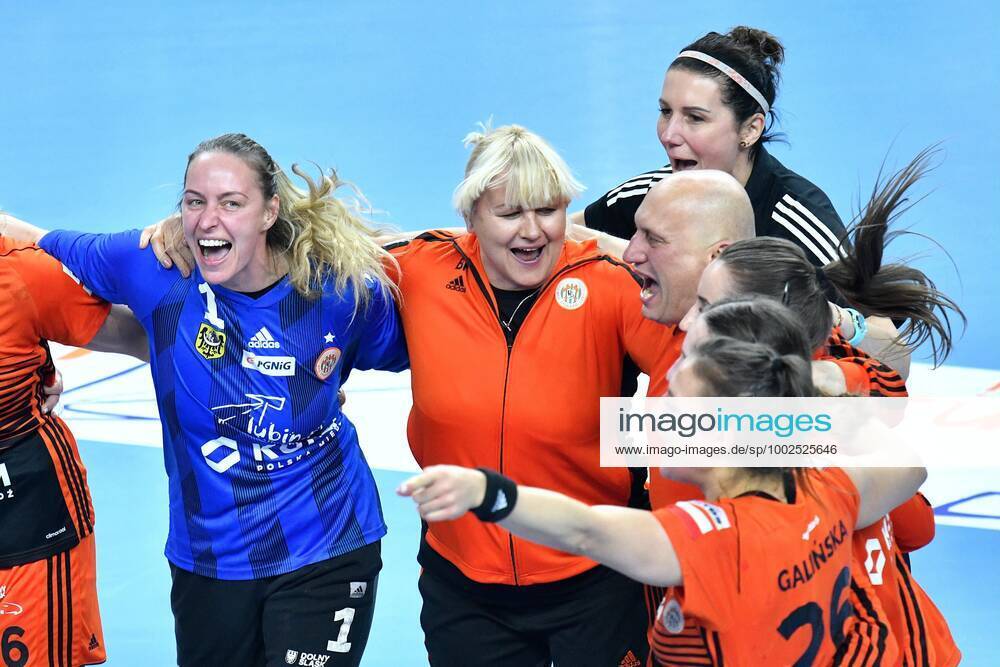 Cena minimalna internet 100 zl Cena minimalna print 100 zl Lubin 07 05 2021 Pilka reczna PGNiG Superliga Kobiet MKS Zaglebie Lubin vs EKS Start Elblag Nz Zaglebie radosc ze zdobycia mistrza Bozena Karkut zaglebie trener head coach Foto: Sebastian Borowski Newspix.pl Handball PGNiG Superleague Women MKS Zaglebie Lubin vs EKS Start Elblag --- Newspix.pl BS2_3326