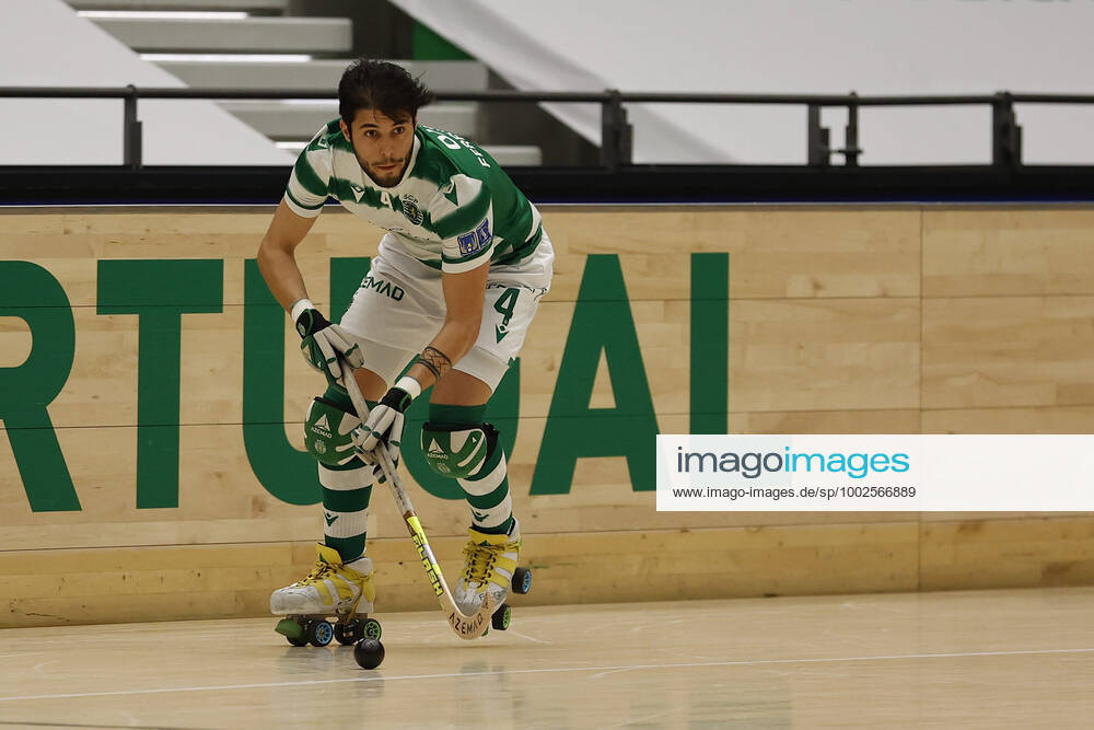 Sporting CP v OC Barcelos - Rink Hockey 1st Division Playoff Ferran Font advances to goal area during the Rink Hockey playoffs 1st leg between Sporting CP and OC Barcelos, at Pavilhao Joao Rocha, Lisboa, Portugal, 08, May, 2021 Lisbon Portugal rico-sporting210508_npakk