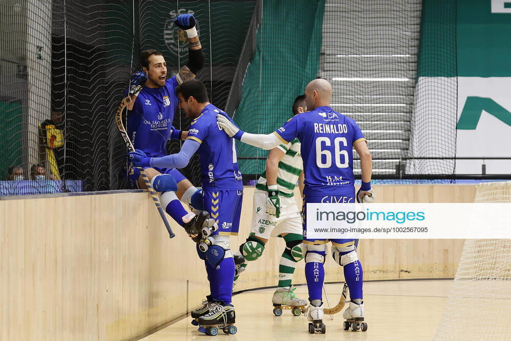 Sporting CP v OC Barcelos - Rink Hockey 1st Division Playoff Rafael Lourenco celebrates with teammates during the Rink Hockey playoffs 1st leg between Sporting CP and OC Barcelos, at Pavilhao Joao Rocha, Lisboa, Portugal, 08, May, 2021 Lisbon Portugal rico-sporting210508_npfA7