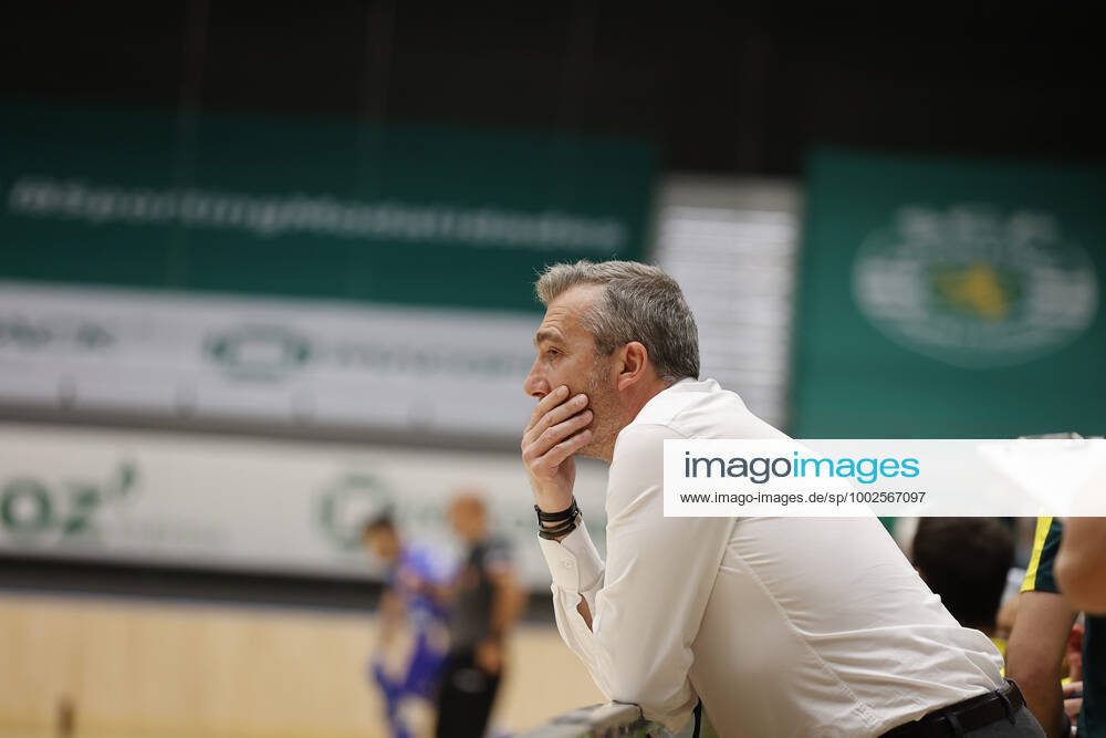 Sporting CP v OC Barcelos - Rink Hockey 1st Division Playoff Coach Paulo Freitas apprehensive during the Rink Hockey playoffs 1st leg between Sporting CP and OC Barcelos, at Pavilhao Joao Rocha, Lisboa, Portugal, 08, May, 2021 Lisbon Portugal rico-sporting210508_npuMY