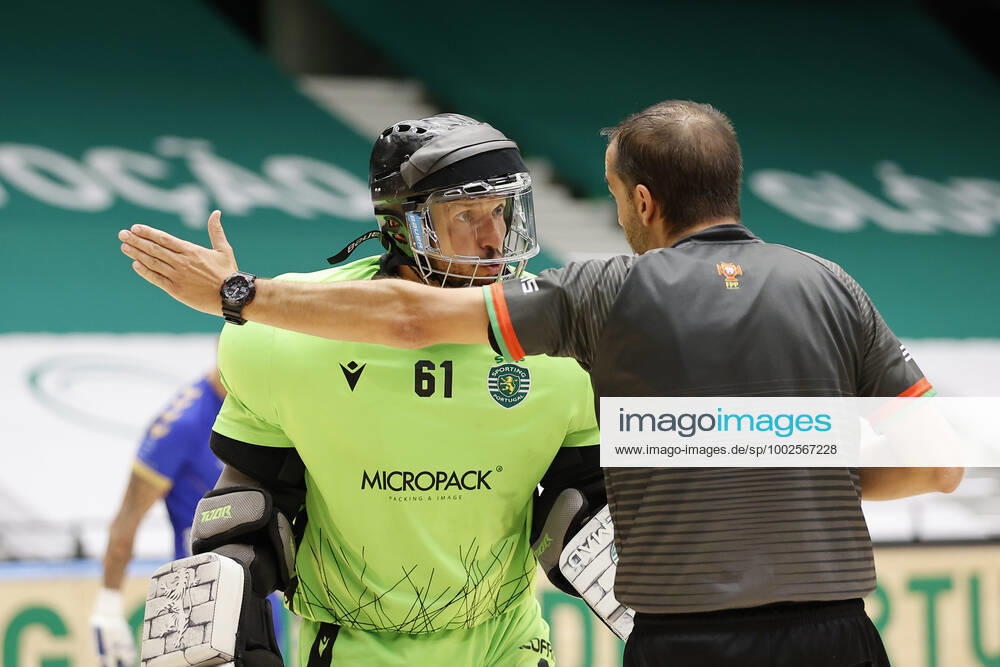 Sporting CP v OC Barcelos - Rink Hockey 1st Division Playoff Angelo Girao discusses with referee during the Rink Hockey playoffs 1st leg between Sporting CP and OC Barcelos, at Pavilhao Joao Rocha, Lisboa, Portugal, 08, May, 2021 Lisbon Portugal rico-sporting210508_npT0A