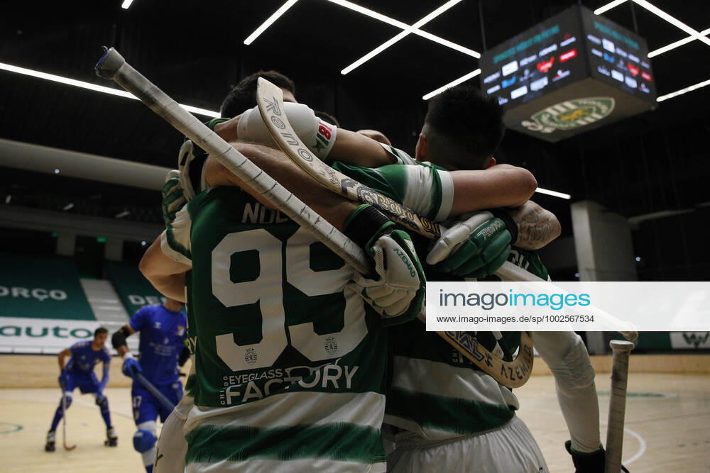 Sporting CP v OC Barcelos - Rink Hockey 1st Division Playoff Nolito Romero and teammates celebrate his first goal 1-0 during the Rink Hockey playoffs 1st leg between Sporting CP and OC Barcelos, at Pavilhao Joao Rocha, Lisboa, Portugal, 08, May, 2021 Lisbon Portugal rico-sporting210508_npsx8