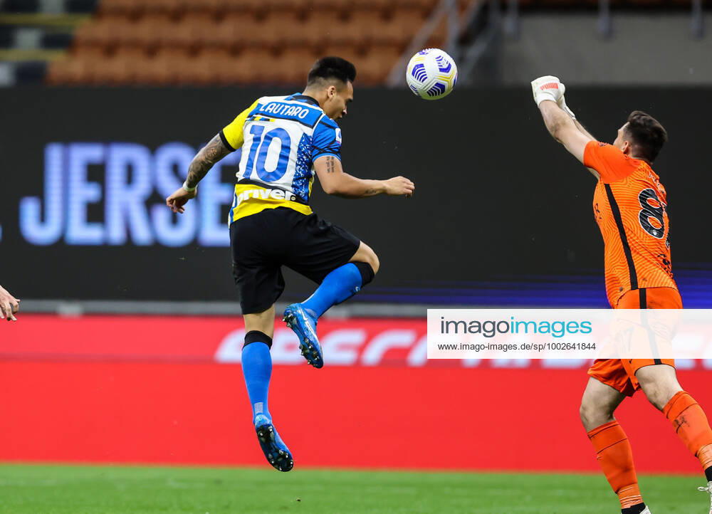 FC Internazionale vs AS Roma Serie A 2020 21 12 05 2021 Lautaro Martínez of FC Internazionale in action during the Serie A 2020 21 football match between FC Internazionale and AS Roma at Giuseppe Meazza Stadium, Milan, Italy on May 12, 2021 Photo FCI Fabrizio Carabelli
