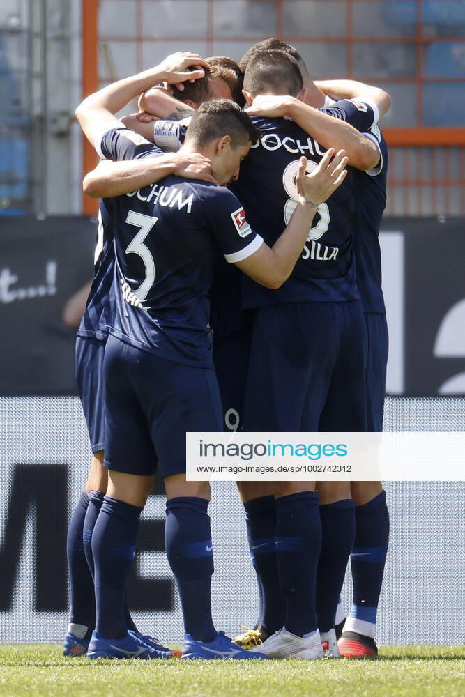 Football season 2020 21 2 Bundesliga, 32 Matchday, VFL Bochum Jahn Regensburg 5 1 Bochum players celebrate taking a 2 1 lead after Regensburg own goal.