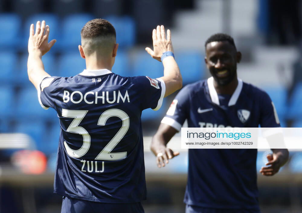 Football season 2020 21 2 Bundesliga, 32 Matchday, VFL Bochum Jahn Regensburg 5 1 Robert ZULJ VFL li is happy with Silvre Ganvoula MÕBoussy VFL re about his goal to 4 1