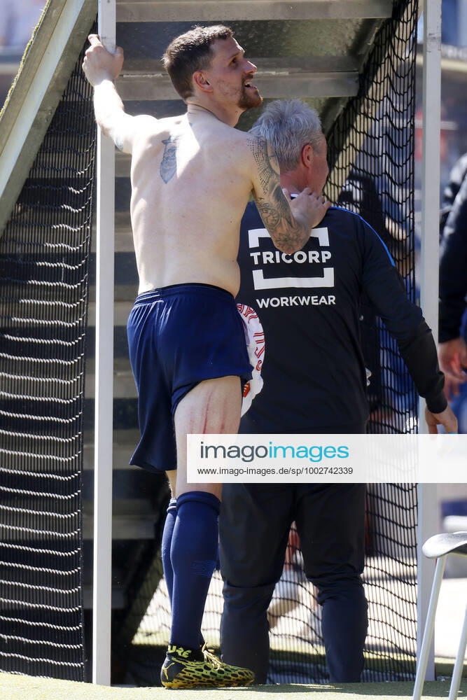 Football season 2020 21 2 Bundesliga, 32 Matchday, VFL Bochum Jahn Regensburg 5 1 Simon ZOLLER VFL li has clear signs of an injury to his right thigh