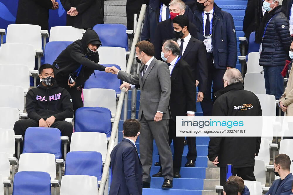 Check entre Emmanuel Macron - President de la Republique Francaise et Neymar Jr (PSG) FOOTBALL : Finale de la Coupe de France - Monaco vs PSG - 19 05 2021 JBAutissier Panoramic